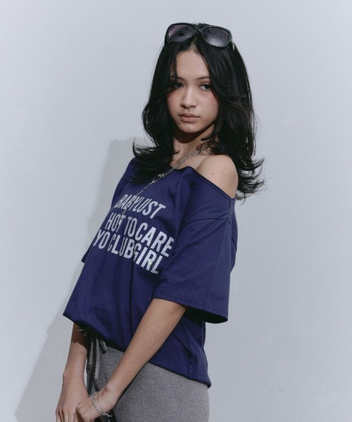 BLONDEY(ブロンディ)の「ラインストーンロゴワンショルTシャツ(Tシャツ/カットソー・レディース・ネイビー/ホワイト・FREE)」の22枚目の写真