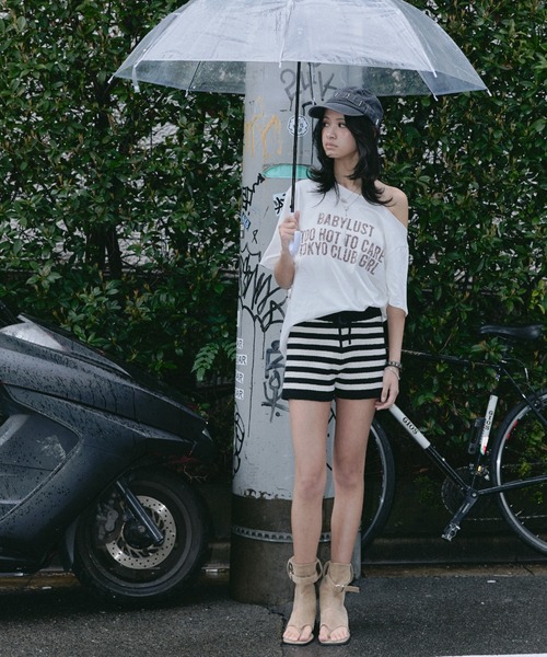 BLONDEY(ブロンディ)の「ラインストーンロゴワンショルTシャツ(Tシャツ/カットソー・レディース・ネイビー/ホワイト・FREE)」の12枚目の写真