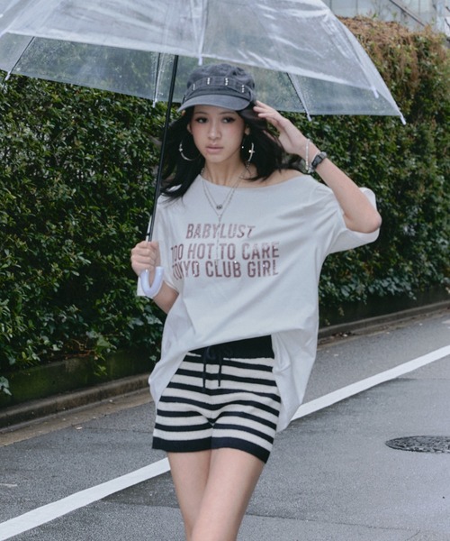 BLONDEY(ブロンディ)の「ラインストーンロゴワンショルTシャツ(Tシャツ/カットソー・レディース・ネイビー/ホワイト・FREE)」の13枚目の写真
