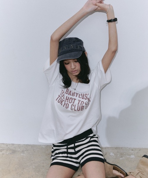 BLONDEY(ブロンディ)の「ラインストーンロゴワンショルTシャツ(Tシャツ/カットソー・レディース・ネイビー/ホワイト・FREE)」の17枚目の写真