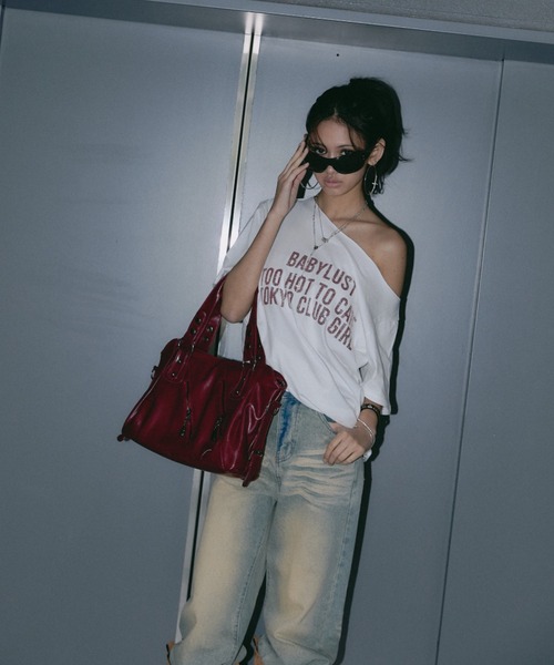 BLONDEY(ブロンディ)の「ラインストーンロゴワンショルTシャツ(Tシャツ/カットソー・レディース・ネイビー/ホワイト・FREE)」の10枚目の写真