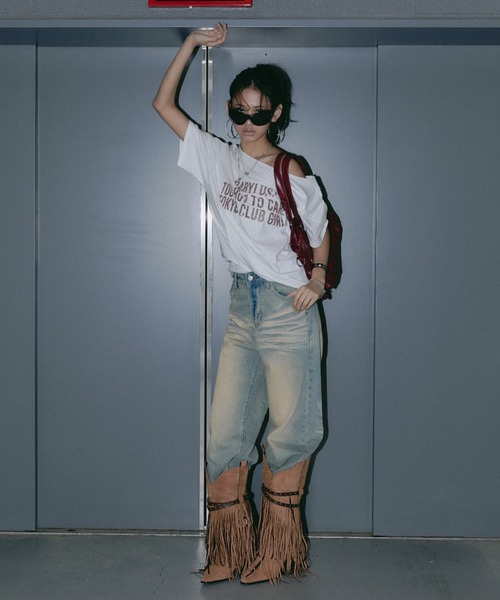 BLONDEY(ブロンディ)の「ラインストーンロゴワンショルTシャツ(Tシャツ/カットソー・レディース・ネイビー/ホワイト・FREE)」の11枚目の写真