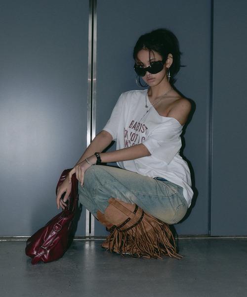 BLONDEY(ブロンディ)の「ラインストーンロゴワンショルTシャツ(Tシャツ/カットソー・レディース・ネイビー/ホワイト・FREE)」の8枚目の写真