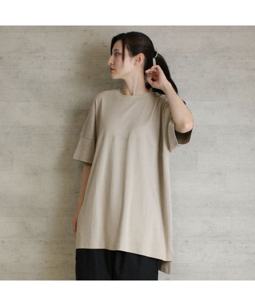 aity(アイティ)の「M-5L オーバーサイズ無地T 夏服(Tシャツ/カットソー・レディース・オフホワイト/グレイッシュベージュ/ピンクベージュ/ブラック・4L~5L/LL~3L/M~L)」の4枚目の写真