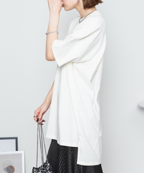 aity(アイティ)の「M-5L オーバーサイズ無地T 夏服(Tシャツ/カットソー・レディース・オフホワイト/グレイッシュベージュ/ピンクベージュ/ブラック・4L~5L/LL~3L/M~L)」の5枚目の写真