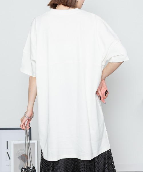 aity(アイティ)の「M-5L オーバーサイズ無地T 夏服(Tシャツ/カットソー・レディース・オフホワイト/グレイッシュベージュ/ピンクベージュ/ブラック・4L~5L/LL~3L/M~L)」の6枚目の写真