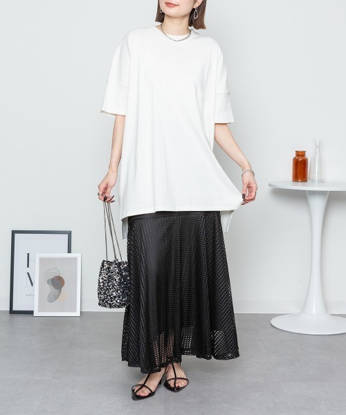 aity(アイティ)の「M-5L オーバーサイズ無地T 夏服(Tシャツ/カットソー・レディース・オフホワイト/グレイッシュベージュ/ピンクベージュ/ブラック・4L~5L/LL~3L/M~L)」の7枚目の写真