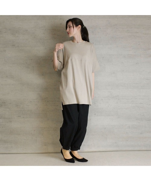 aity(アイティ)の「M-5L オーバーサイズ無地T 夏服(Tシャツ/カットソー・レディース・オフホワイト/グレイッシュベージュ/ピンクベージュ/ブラック・4L~5L/LL~3L/M~L)」の13枚目の写真