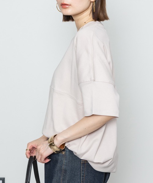 aity(アイティ)の「M-5L オーバーサイズ無地T 夏服(Tシャツ/カットソー・レディース・オフホワイト/グレイッシュベージュ/ピンクベージュ/ブラック・4L~5L/LL~3L/M~L)」の16枚目の写真