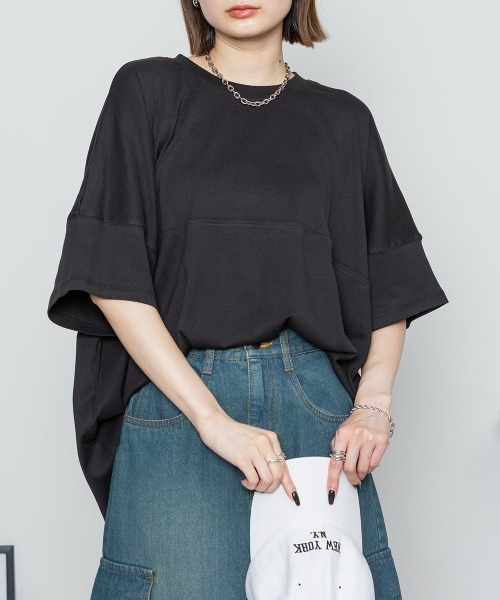 aity(アイティ)の「M-5L オーバーサイズ無地T 夏服(Tシャツ/カットソー・レディース・オフホワイト/グレイッシュベージュ/ピンクベージュ/ブラック・4L~5L/LL~3L/M~L)」の21枚目の写真