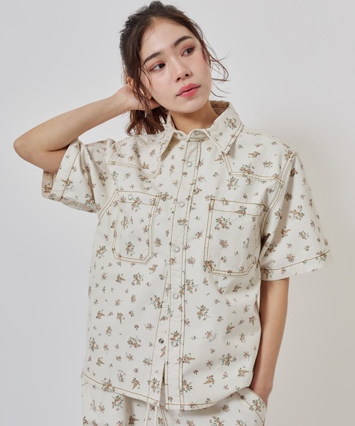 atmos pink(アトモスピンク)の「atmos pink Floral Work Shirt / アトモス ピンク フローラル ワーク シャツ(シャツ/ブラウス・レディース・ブラック/ホワイト・FREE)」の1枚目の写真