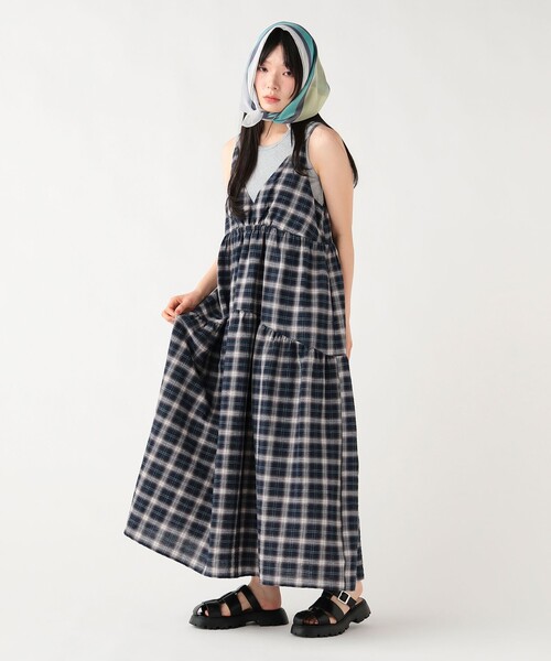 BEAMS HEART（ビームスハート）の「チェック ティアード ワンピース（ワンピース・レディース・ホワイト/ネイビー・FREE）」の4枚目の写真