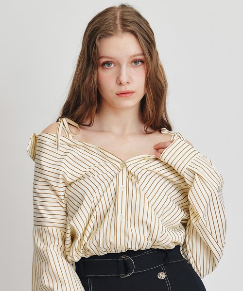 REDYAZEL（レディアゼル）の「ベアレイヤードストライプバルーンオフショルブラウス（シャツ/ブラウス・レディース・ベージュ系その他/ホワイト系その他/ブルー系その他・FREE）」の3枚目の写真