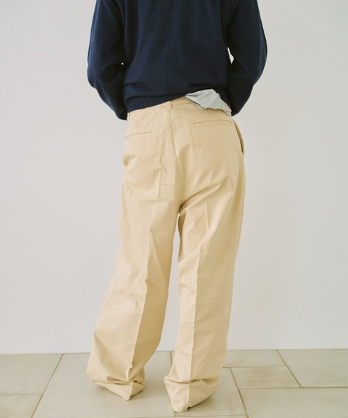 common gull products.(コモンガルプロダクツ)の「二層の腰周りなチノパンツ(チノパンツ・レディース・アイボリー/ベージュ系/チャコール・MEDIUM/LARGE/SMALL)」の17枚目の写真
