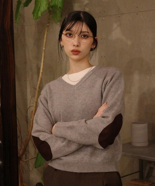 skoool（スクール）の「エルボーパッチVネックニット／パッチデザイン × 柔らかタッチ素材（Tシャツ/カットソー・メンズ・ネイビー/グレー・MEDIUM/LARGE）」の18枚目の写真