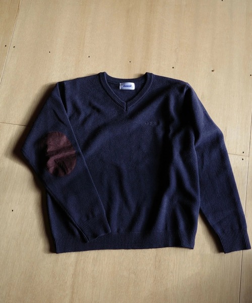 skoool（スクール）の「エルボーパッチVネックニット／パッチデザイン × 柔らかタッチ素材（Tシャツ/カットソー・メンズ・ネイビー/グレー・MEDIUM/LARGE）」の3枚目の写真