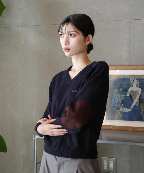 skoool（スクール）の「エルボーパッチVネックニット／パッチデザイン × 柔らかタッチ素材（Tシャツ/カットソー・メンズ・ネイビー/グレー・MEDIUM/LARGE）」の13枚目の写真