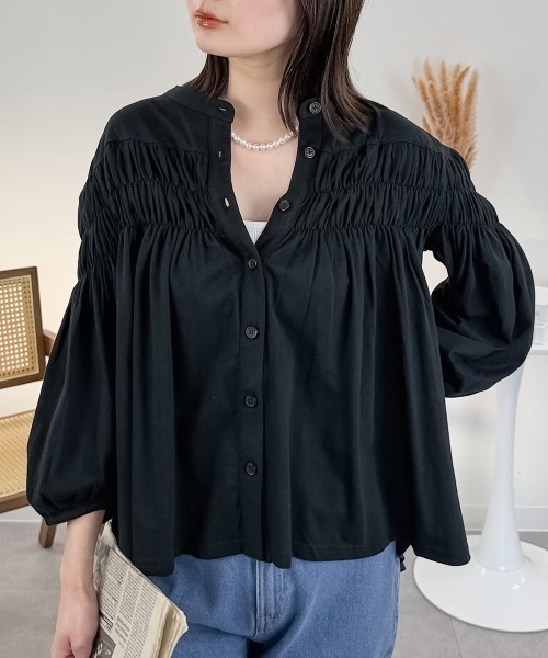 RCD(アールシーディー)の「ブラウス風ピンタックギャザーカットソー(Tシャツ/カットソー・レディース・ホワイト/チャコールグレー/ブラック・M-L/LL~3L)」の2枚目の写真
