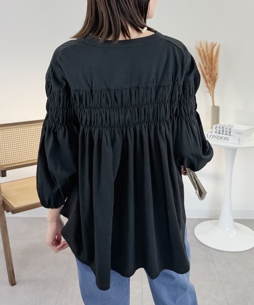 RCD(アールシーディー)の「ブラウス風ピンタックギャザーカットソー(Tシャツ/カットソー・レディース・ホワイト/チャコールグレー/ブラック・M-L/LL~3L)」の10枚目の写真