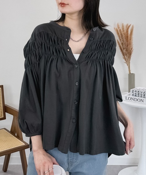 RCD(アールシーディー)の「ブラウス風ピンタックギャザーカットソー(Tシャツ/カットソー・レディース・ホワイト/チャコールグレー/ブラック・M-L/LL~3L)」の11枚目の写真