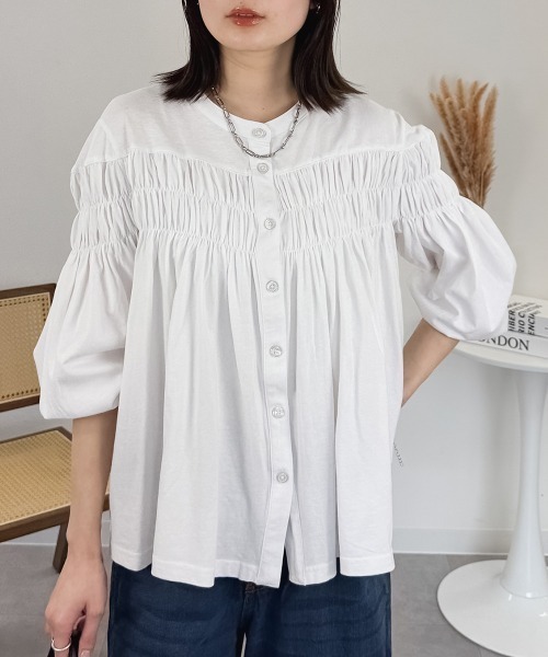 RCD(アールシーディー)の「ブラウス風ピンタックギャザーカットソー(Tシャツ/カットソー・レディース・ホワイト/チャコールグレー/ブラック・M-L/LL~3L)」の5枚目の写真