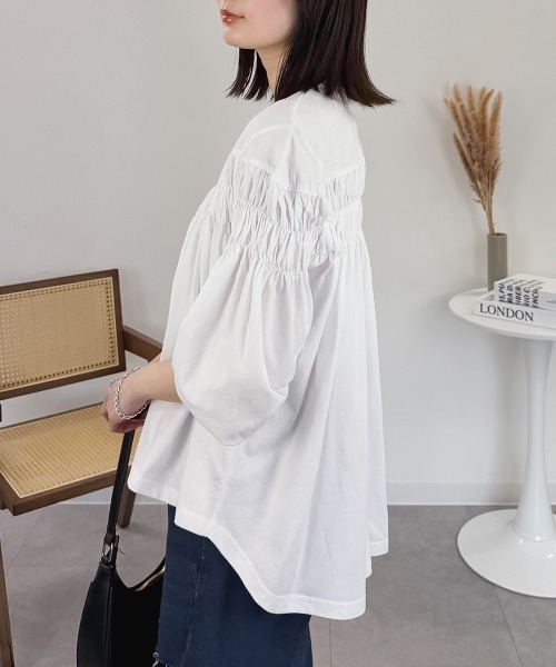 RCD(アールシーディー)の「ブラウス風ピンタックギャザーカットソー(Tシャツ/カットソー・レディース・ホワイト/チャコールグレー/ブラック・M-L/LL~3L)」の6枚目の写真