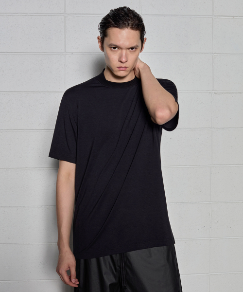 DGNAK（ディグナク）の「レイヤードクルーネックTシャツ（ブラック）（Tシャツ/カットソー・メンズ・ブラック・LARGE/MEDIUM）」の3枚目の写真