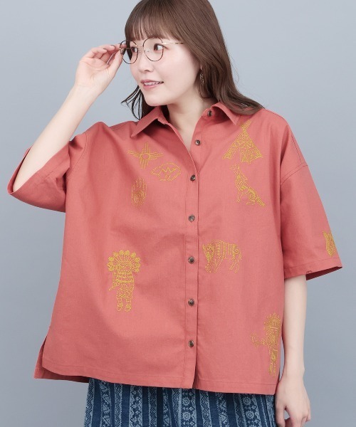 チチカカ(チチカカ)の「カッチーナ刺繍シャツ(シャツ/ブラウス・レディース・ナチュラル/レッド/ブラック・FREE)」の3枚目の写真