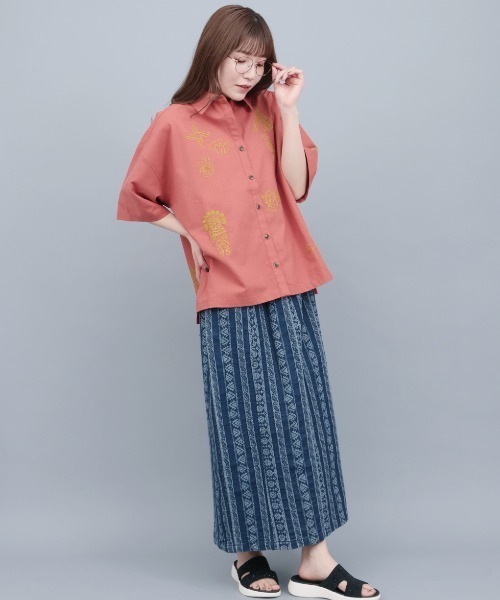 チチカカ(チチカカ)の「カッチーナ刺繍シャツ(シャツ/ブラウス・レディース・ナチュラル/レッド/ブラック・FREE)」の7枚目の写真