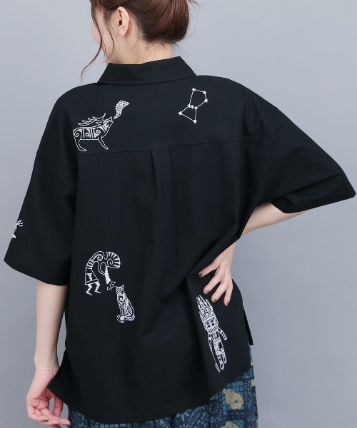 チチカカ(チチカカ)の「カッチーナ刺繍シャツ(シャツ/ブラウス・レディース・ナチュラル/レッド/ブラック・FREE)」の5枚目の写真