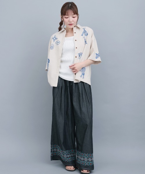チチカカ(チチカカ)の「カッチーナ刺繍シャツ(シャツ/ブラウス・レディース・ナチュラル/レッド/ブラック・FREE)」の6枚目の写真