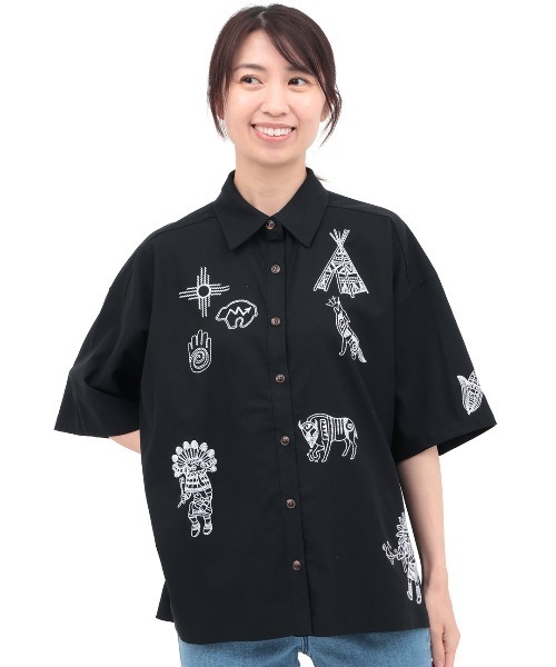 チチカカ(チチカカ)の「カッチーナ刺繍シャツ(シャツ/ブラウス・レディース・ナチュラル/レッド/ブラック・FREE)」の8枚目の写真