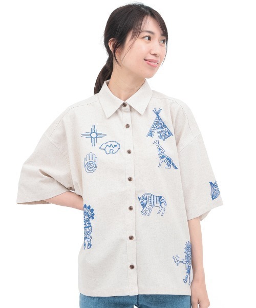 チチカカ(チチカカ)の「カッチーナ刺繍シャツ(シャツ/ブラウス・レディース・ナチュラル/レッド/ブラック・FREE)」の9枚目の写真