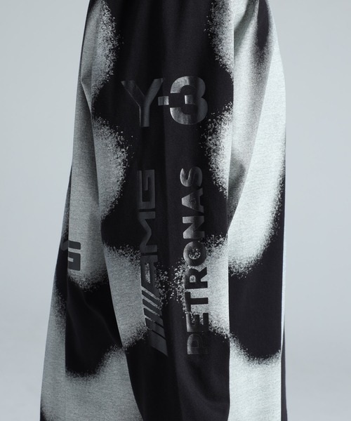 Y-3（ワイスリー）の「Y-3 MERCEDES - AMG PETRONAS FORMULA 1 TEAM YOHJI GRAPHIC LONG SLEEVE TEE（Tシャツ/カットソー・メンズ・ブラック・X-SMALL/SMALL/MEDIUM/LARGE/X-LARGE/XX-SMALL/XX-LARGE）」の5枚目の写真