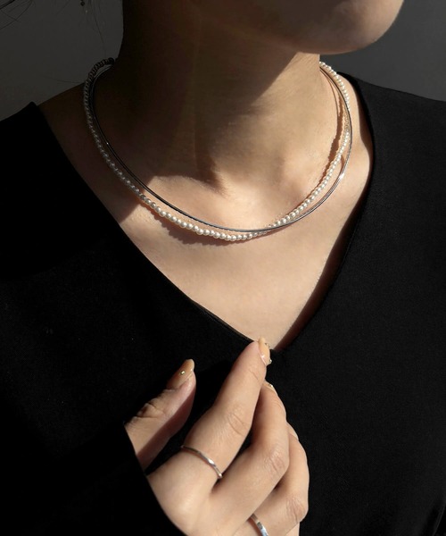 ISOOK(アイスー)の「【ISOOK / アイスー】レイヤードパールチョーカーネックレス / オケージョン アクセサリー お呼ばれ 結婚式 二次会 入学式 卒業式 お食事会 シルバー ゴールド シンプル(ネックレス・レディース・ゴールド/シルバー・FREE)」の2枚目の写真