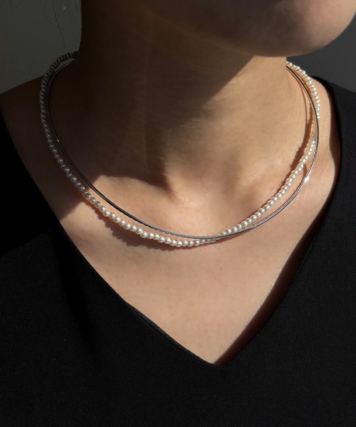 ISOOK(アイスー)の「【ISOOK / アイスー】レイヤードパールチョーカーネックレス / オケージョン アクセサリー お呼ばれ 結婚式 二次会 入学式 卒業式 お食事会 シルバー ゴールド シンプル(ネックレス・レディース・ゴールド/シルバー・FREE)」の4枚目の写真