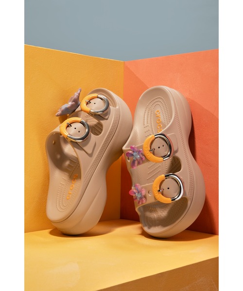 crocs(クロックス)の「クロックス サタデー プラットフォーム ディップドバックル サンダル W / crocs SatPlatformDippedBuckleSndlW(サンダル・レディース・ダークベージュ/ライトピンク・25cm/24cm/23cm/22cm/21cm)」の2枚目の写真