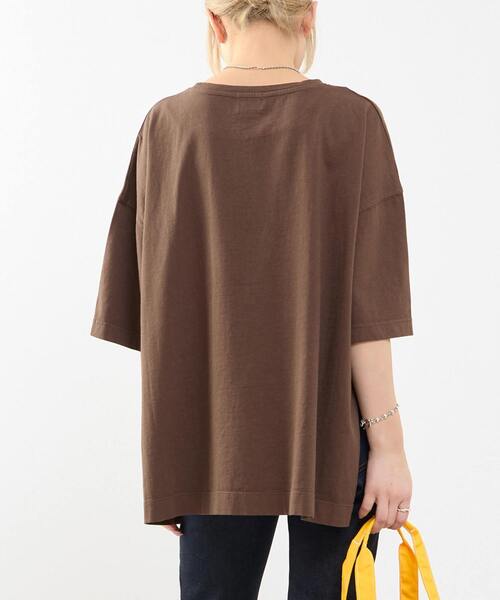 SOFFITTO（ソフィット）の「《定番》顔料染プリントTシャツ（Tシャツ/カットソー・レディース・ブラウン/オフホワイト/チャコールグレー・FREE）」の5枚目の写真