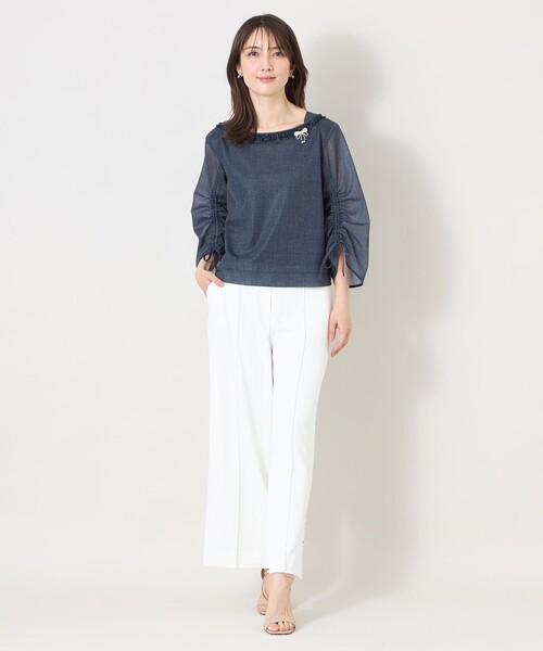 TO BE CHIC(トゥー ビー シック)の「デニムプリント フリルボートネックブラウス(シャツ/ブラウス・レディース・ダークネイビー/ブルー系その他4・40)」の4枚目の写真