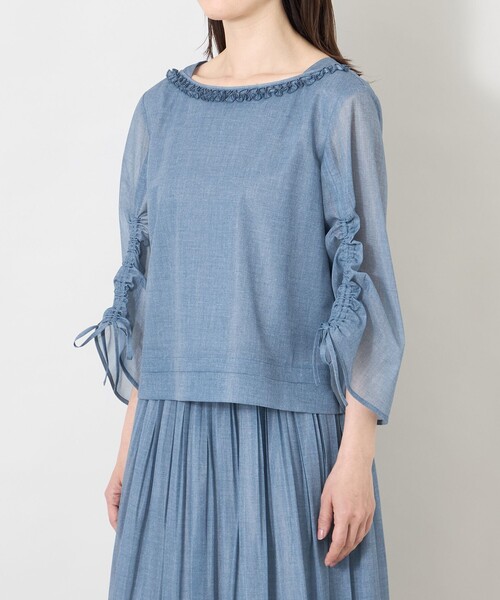 TO BE CHIC(トゥー ビー シック)の「デニムプリント フリルボートネックブラウス(シャツ/ブラウス・レディース・ダークネイビー/ブルー系その他4・40)」の6枚目の写真