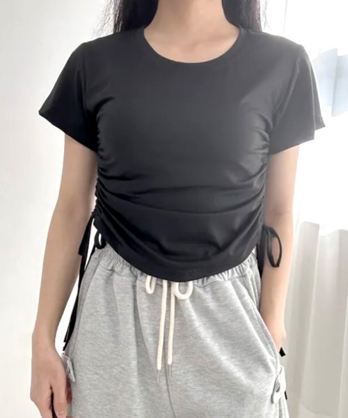 REMUR(レミュール)の「サイドシャーリングTシャツ 半袖(Tシャツ/カットソー・レディース・ブラック/ピンク/ホワイト/グレー・FREE)」の2枚目の写真