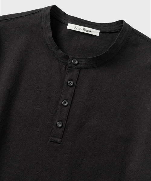 NONBLANK(ノンブランク)の「ヘンリーネック HS Tシャツ_BLACK(Tシャツ/カットソー・メンズ・ブラック・X-LARGE/MEDIUM/LARGE)」の3枚目の写真