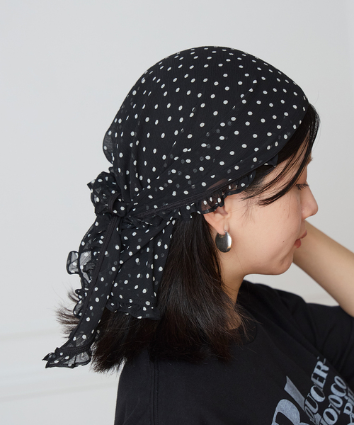 IENA LA BOUCLE(イエナラブークル)の「IENA LA BOUCLE シアードットバブーシュカ(バンダナ/スカーフ・レディース・ホワイト系その他/ブラック系その他・FREE)」の2枚目の写真