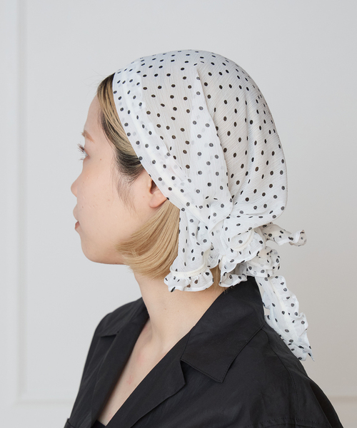 IENA LA BOUCLE(イエナラブークル)の「IENA LA BOUCLE シアードットバブーシュカ(バンダナ/スカーフ・レディース・ホワイト系その他/ブラック系その他・FREE)」の4枚目の写真