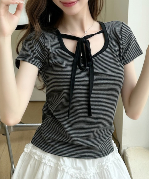 Ada.(エイダ)の「細ボーダー フロント リボンタイ ショート丈 カットソー(Tシャツ/カットソー・レディース・ホワイト/ブラック/ホワイト×ブラック・FREE)」の13枚目の写真