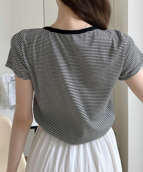 Ada.(エイダ)の「細ボーダー フロント リボンタイ ショート丈 カットソー(Tシャツ/カットソー・レディース・ホワイト/ブラック/ホワイト×ブラック・FREE)」の8枚目の写真