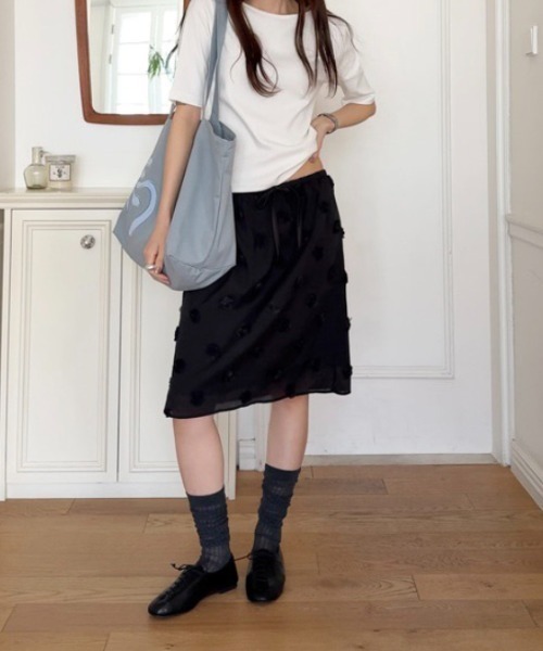 FAVORITO(ファヴォリート)の「リボンフラワースカート(スカート・レディース・ホワイト/ブラック・F)」の11枚目の写真