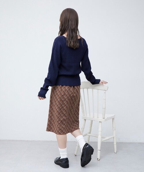 DISCOAT(ディスコート)の「【umm.】WEB限定アイレットヘンリーネックプルオーバー(ニット/セーター・レディース・ブラウン/ネイビー/ベビーピンク・FREE)」の21枚目の写真
