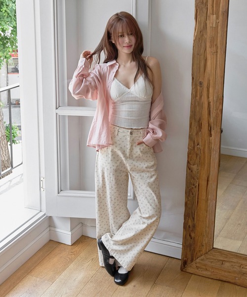 UNE MANSION(ユヌマンション)の「花柄ラブリーワイドストレートデニムパンツ(デニムパンツ・レディース・アイボリー・SMALL/MEDIUM/LARGE)」の10枚目の写真