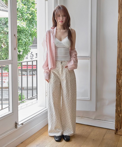 UNE MANSION(ユヌマンション)の「花柄ラブリーワイドストレートデニムパンツ(デニムパンツ・レディース・アイボリー・SMALL/MEDIUM/LARGE)」の12枚目の写真